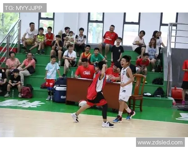 香港足球明星队在杭州展现风采引领城市足球热潮再度升温 香港足球明星队在杭州展现风采引领城市足球热潮再度升温